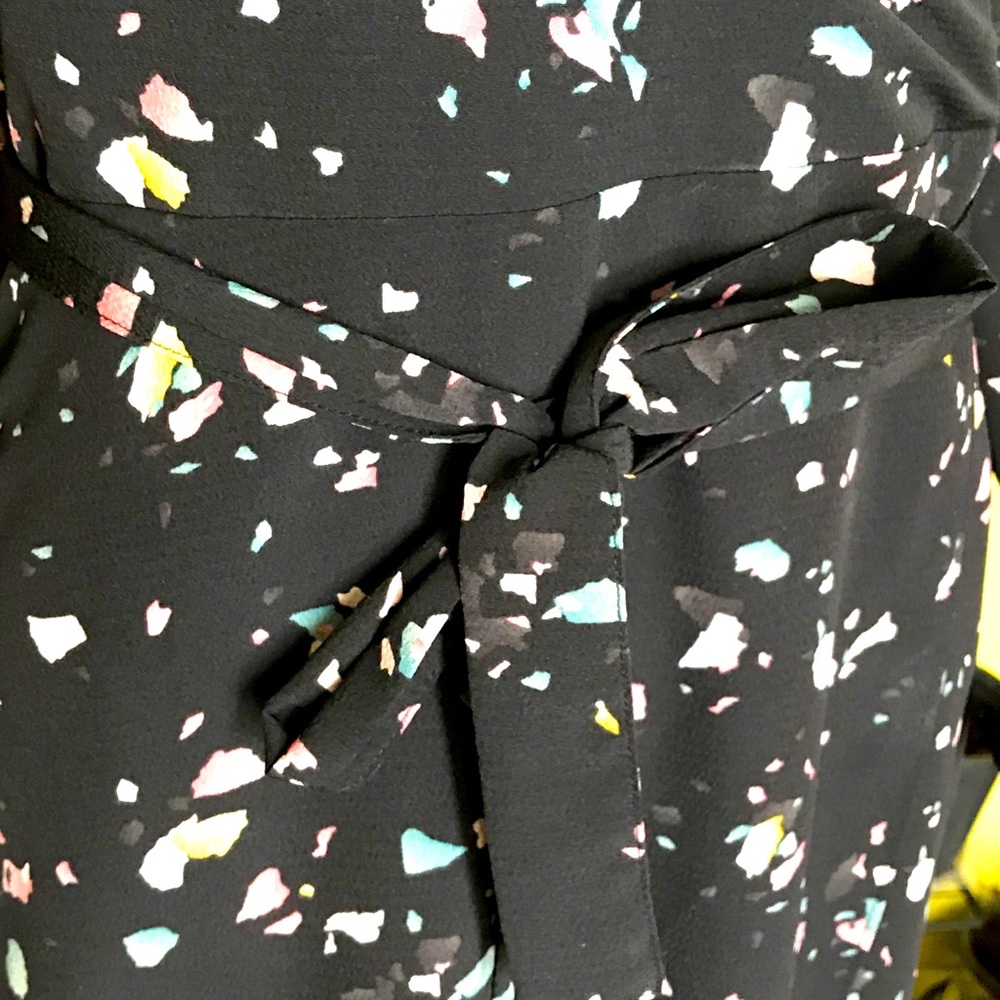 Dresses - Picture 3 of 4